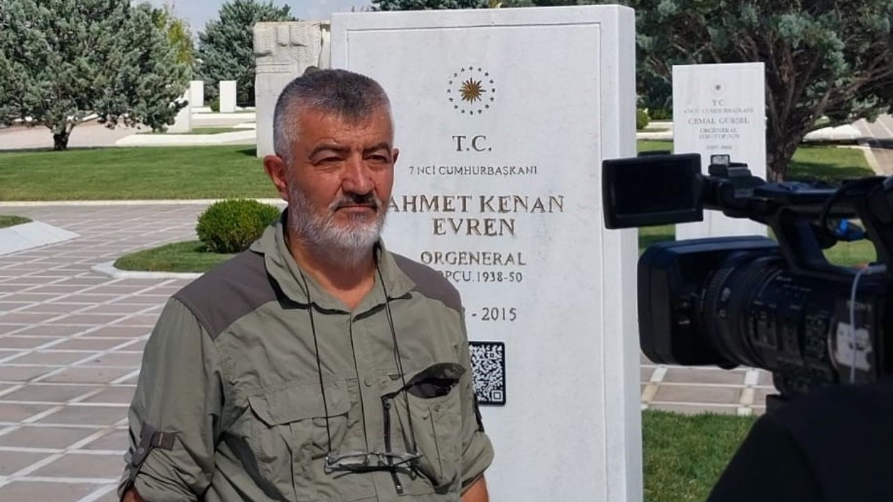 Kenan Evren'in mezarı başında 12 Eylül yıldönümü protestosu