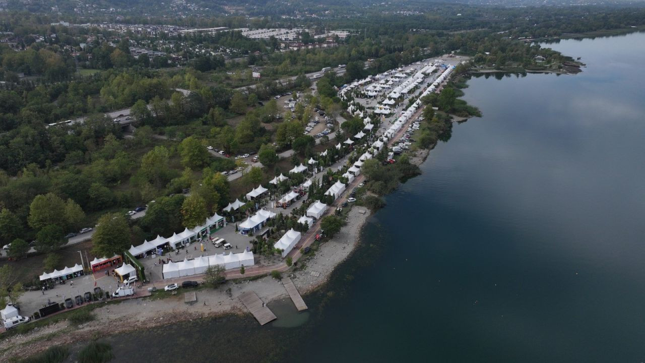 Yeşil ve Mavinin Buluştuğu Sapanca Gölü, Peyzaj Fuarıyla Çiçek Bahçesine Dönüştü - Sayfa 1