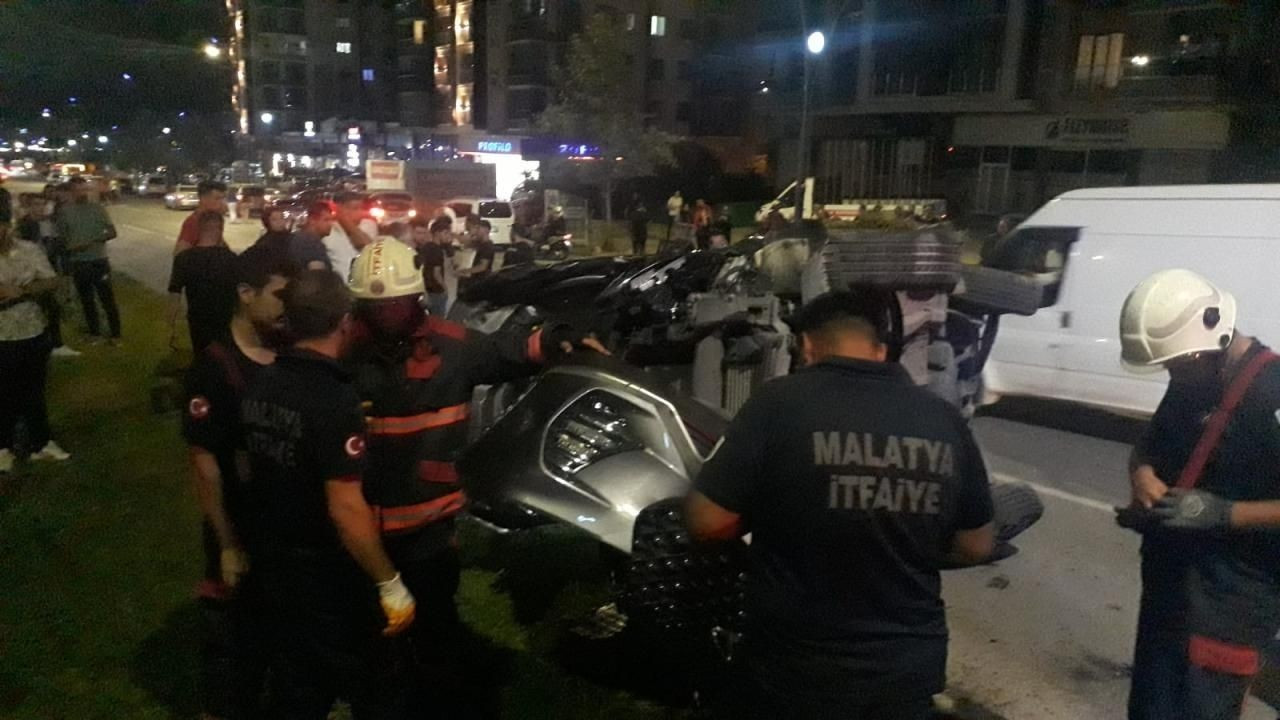 Malatya'da İki Otomobil Çarpıştı: 1 Ölü, 2 Yaralı