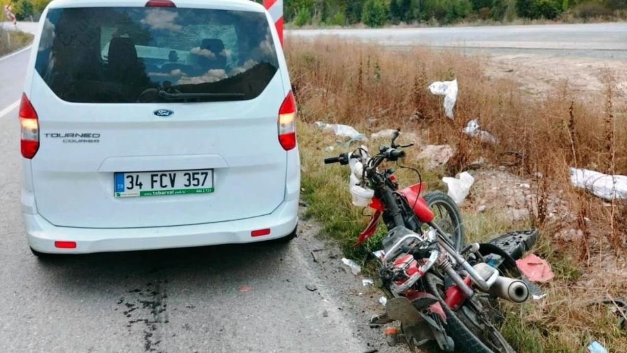 Kütahya'da Otomobil ile Motosiklet Çarpıştı, 1 Kişi Ağır Yaralı