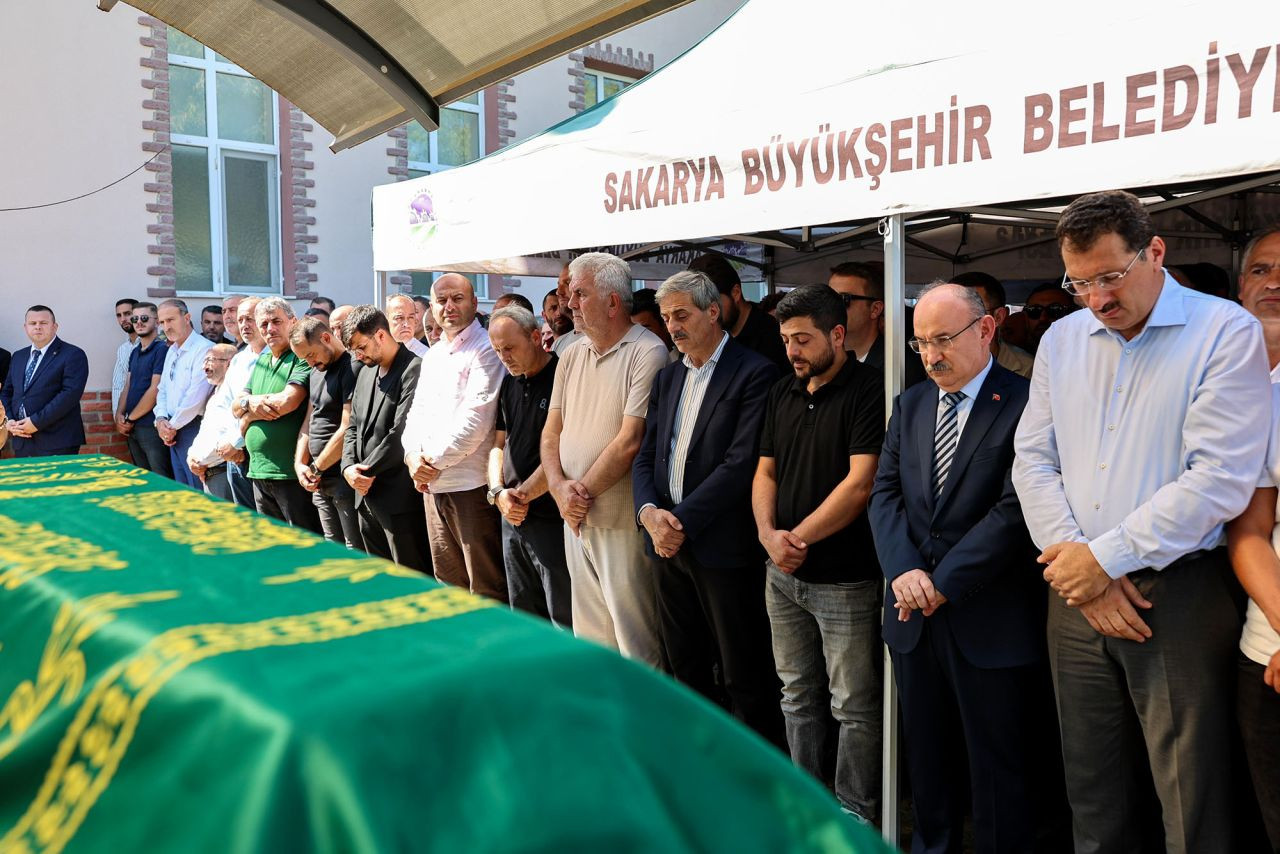 Başkan Alemdar, Kadim Dostu Halim Kara’yı Son Yolculuğuna Uğurladı - Sayfa 1