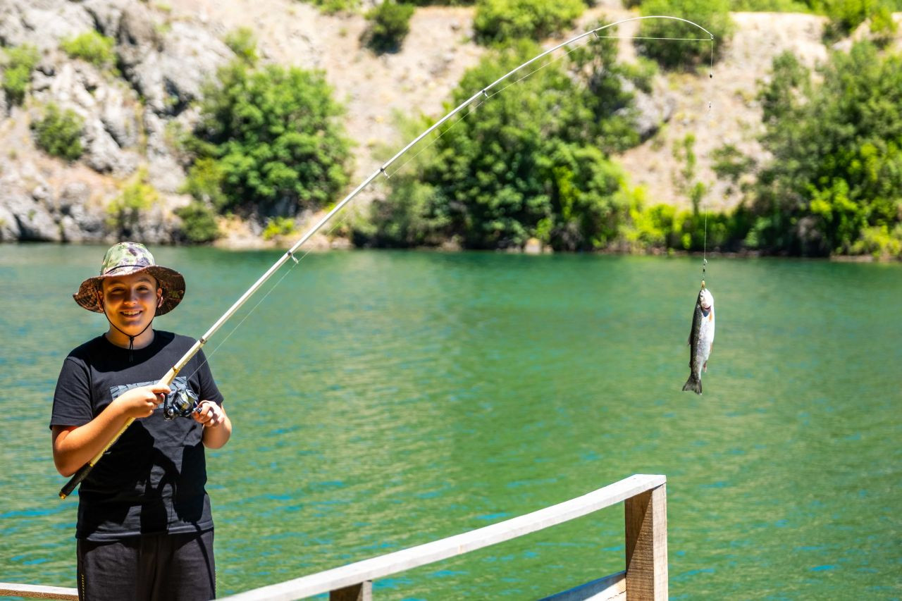 Bob Ross Tablolarını Andıran Manzarada Sportif Olta Balıkçılığı Keyfi - Sayfa 2