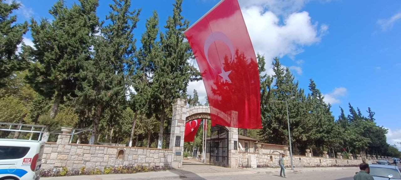 İsrail'in katlettiği Ayşenur'un cenaze töreni için mezarlıkta hazırlıklar tamamlandı - Sayfa 1