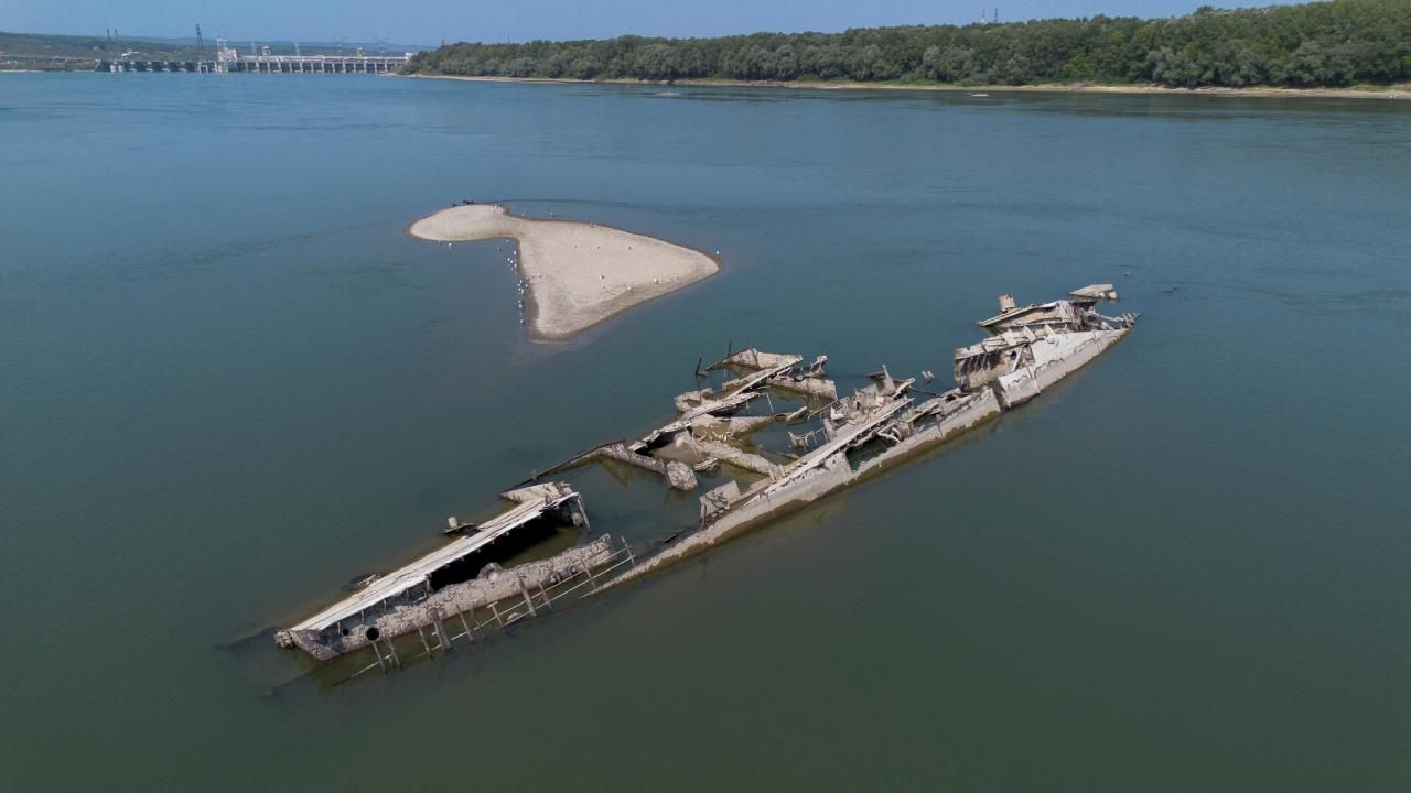 Tuna Nehri'nde Suyun Çekilmesiyle Alman Savaş Gemisi Gün Yüzüne Çıktı - Sayfa 3