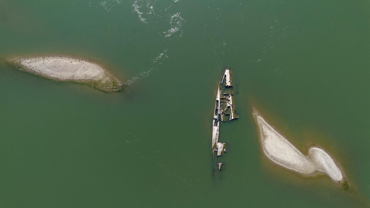 Tuna Nehri'nde Suyun Çekilmesiyle Alman Savaş Gemisi Gün Yüzüne Çıktı - Sayfa 4