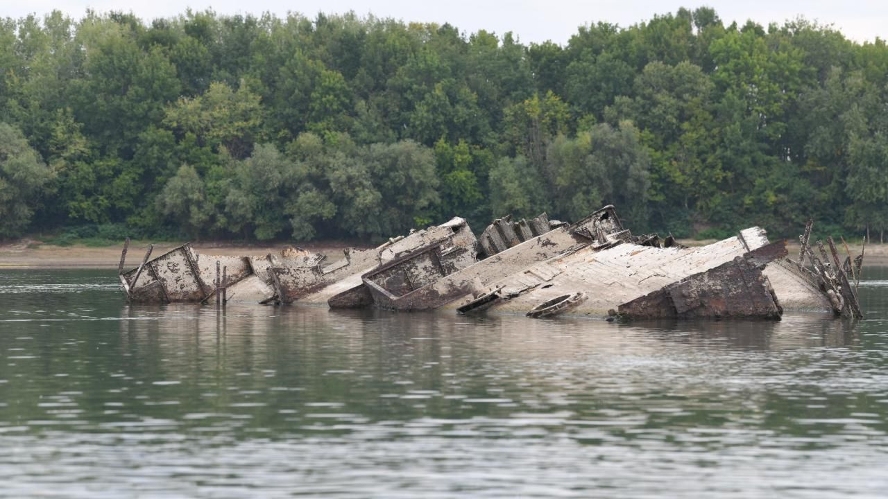 Tuna Nehri'nde Suyun Çekilmesiyle Alman Savaş Gemisi Gün Yüzüne Çıktı - Sayfa 8