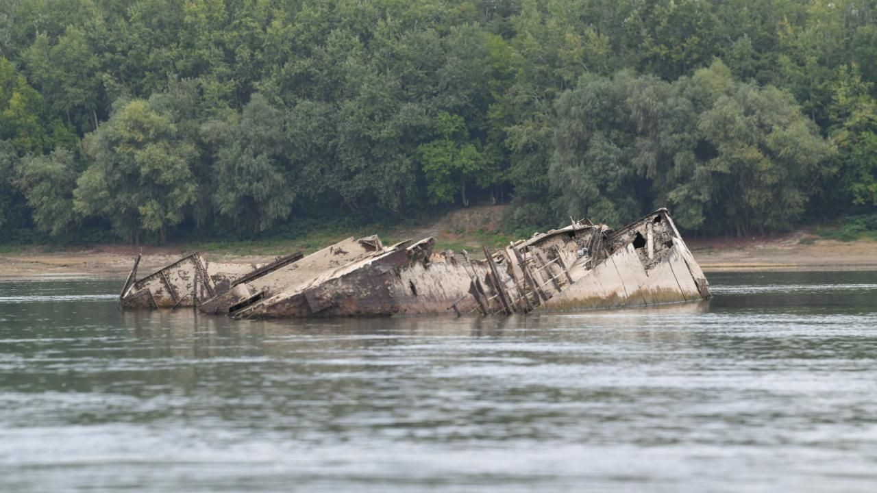 Tuna Nehri'nde Suyun Çekilmesiyle Alman Savaş Gemisi Gün Yüzüne Çıktı - Sayfa 14