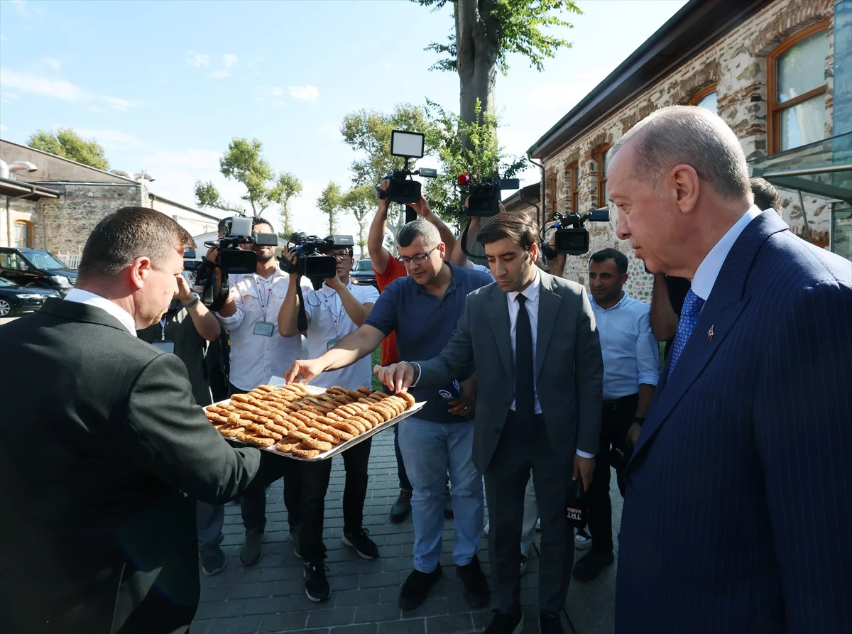 Cumhurbaşkanı Erdoğan'dan Gazetecilere Kandil Simidi İkramı - Sayfa 1