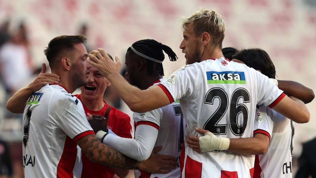 Sivasspor, Gaziantep FK'yı 10 Kişiyle 3-2 Yendi!