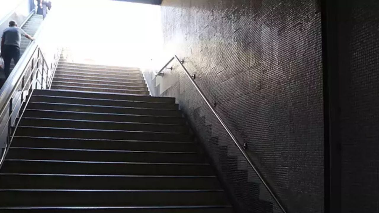 Metro İstasyonunda Dehşet: Boşanma Aşamasındaki Eşini Öldürdü