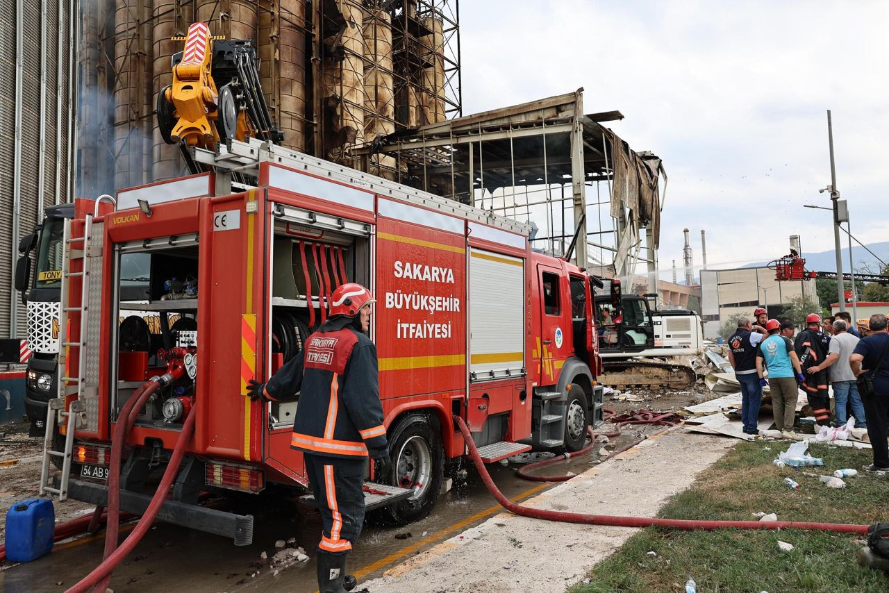 Patlama Bölgesinde Sakarya Büyükşehir İtfaiyesi Canla Başla Çalışıyor - Sayfa 5