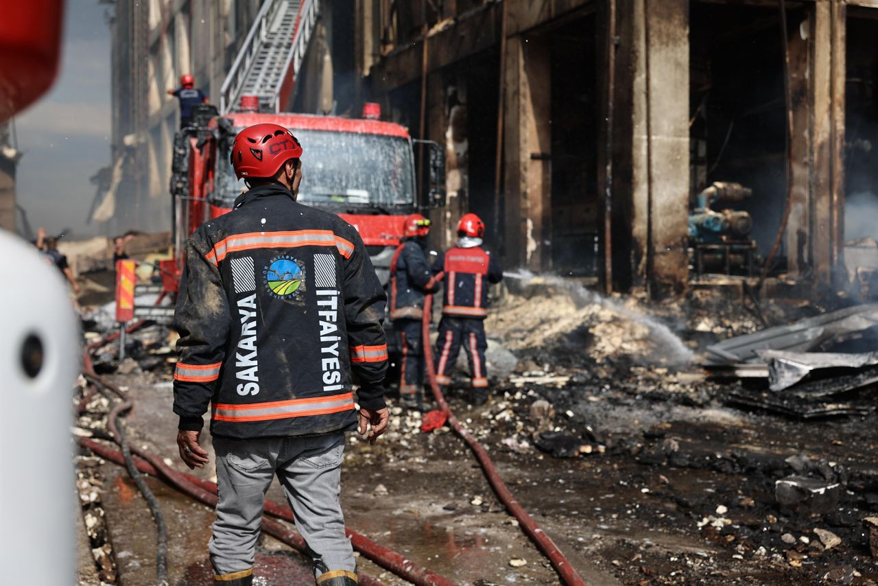 Patlama Bölgesinde Sakarya Büyükşehir İtfaiyesi Canla Başla Çalışıyor - Sayfa 6