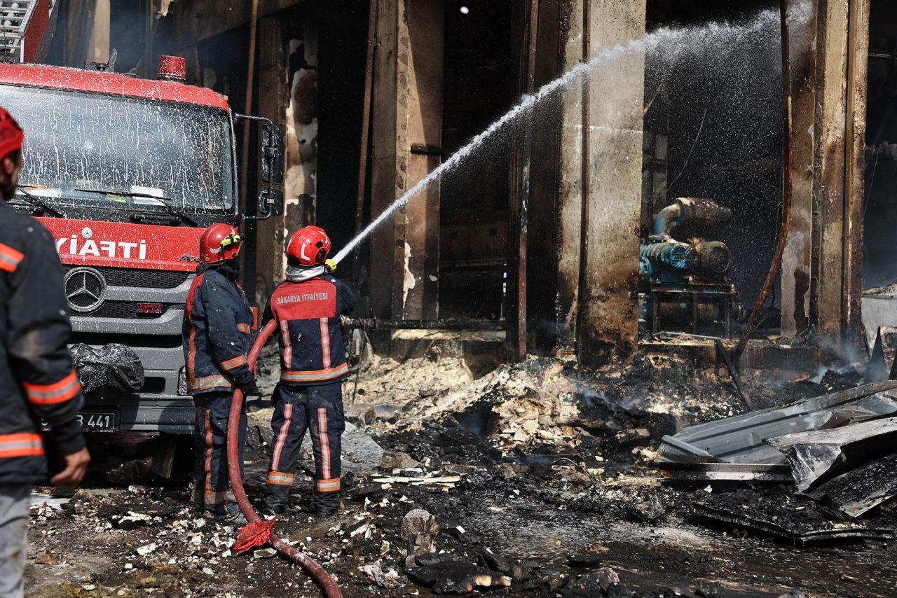 Patlama Bölgesinde Sakarya Büyükşehir İtfaiyesi Canla Başla Çalışıyor - Sayfa 9