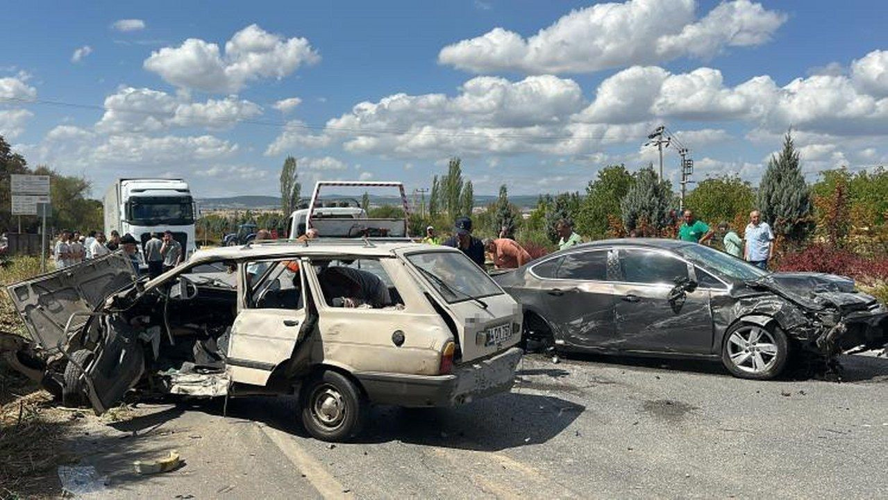 Uşak’ta otomobiller çarpıştı: 1 ölü, 4 yaralı - Sayfa 5