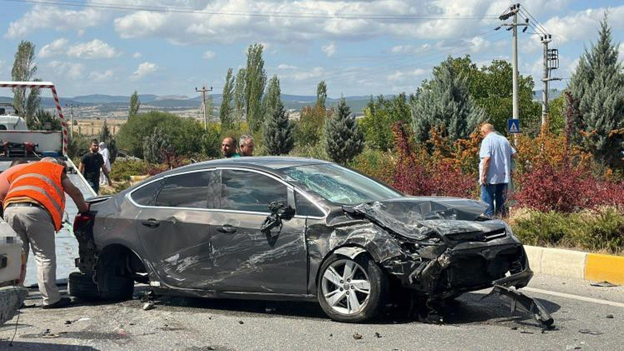 Uşak’ta otomobiller çarpıştı: 1 ölü, 4 yaralı - Sayfa 4