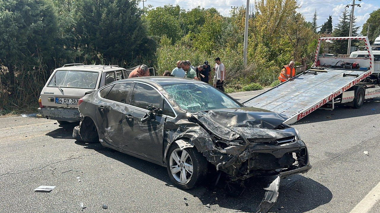 Uşak’ta otomobiller çarpıştı: 1 ölü, 4 yaralı - Sayfa 10