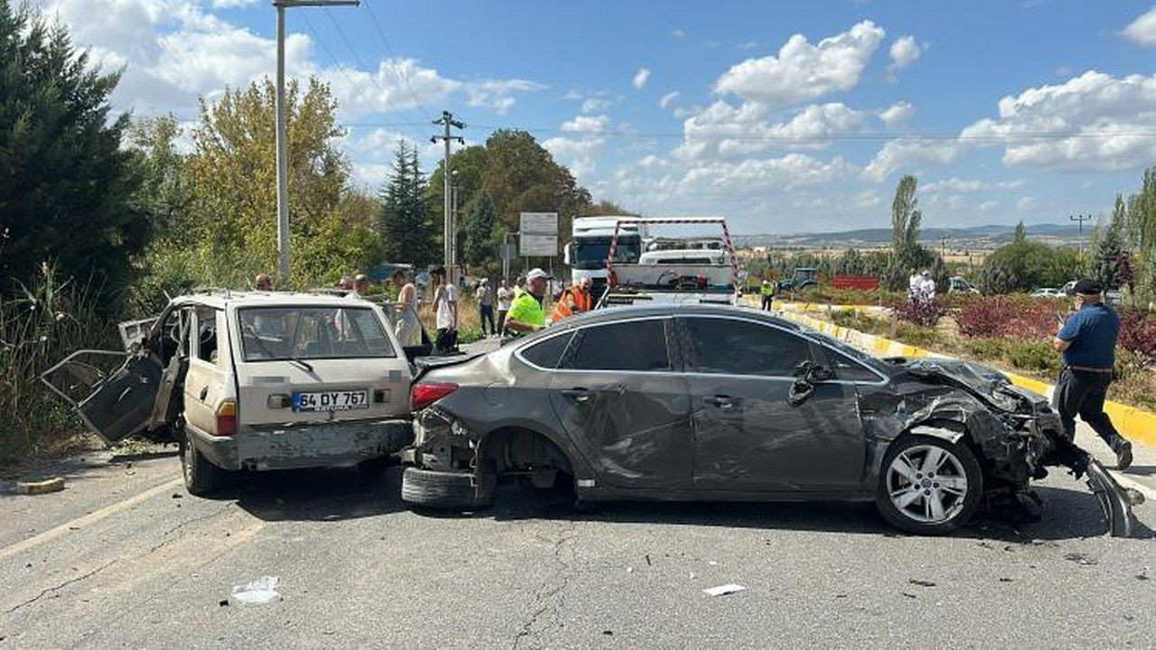 Uşak’ta otomobiller çarpıştı: 1 ölü, 4 yaralı - Sayfa 1