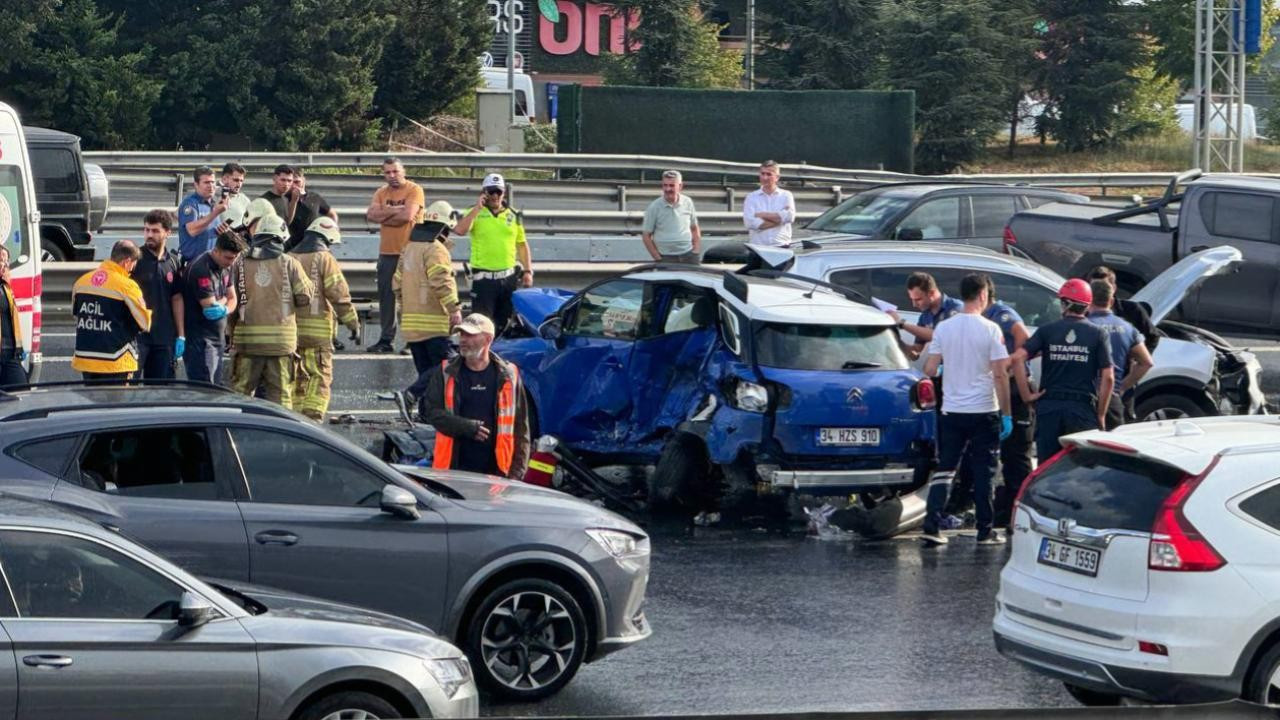 İstanbul'da Zincirleme Trafik Kazası: 1 Ölü, 5 Yaralı