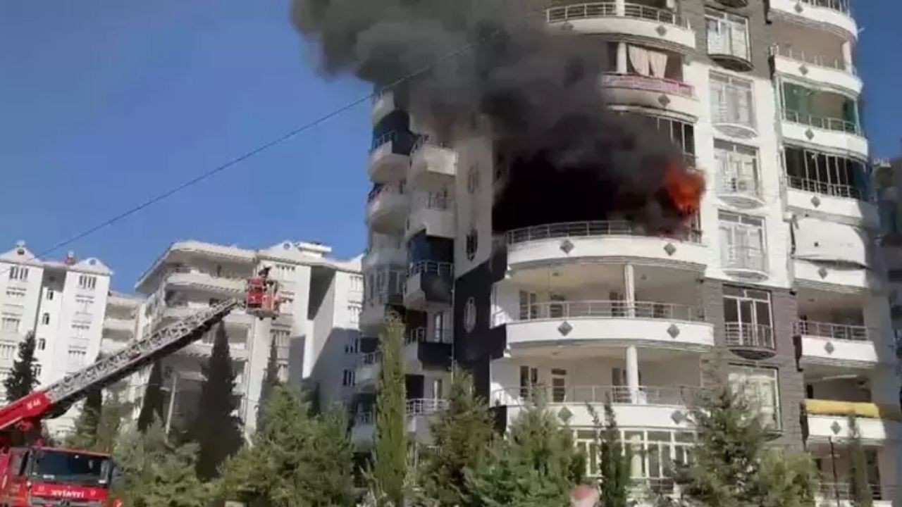 Adıyaman'da 9 Katlı Binada Yangın Korkusu: 4 Kişi Hastaneye Kaldırıldı