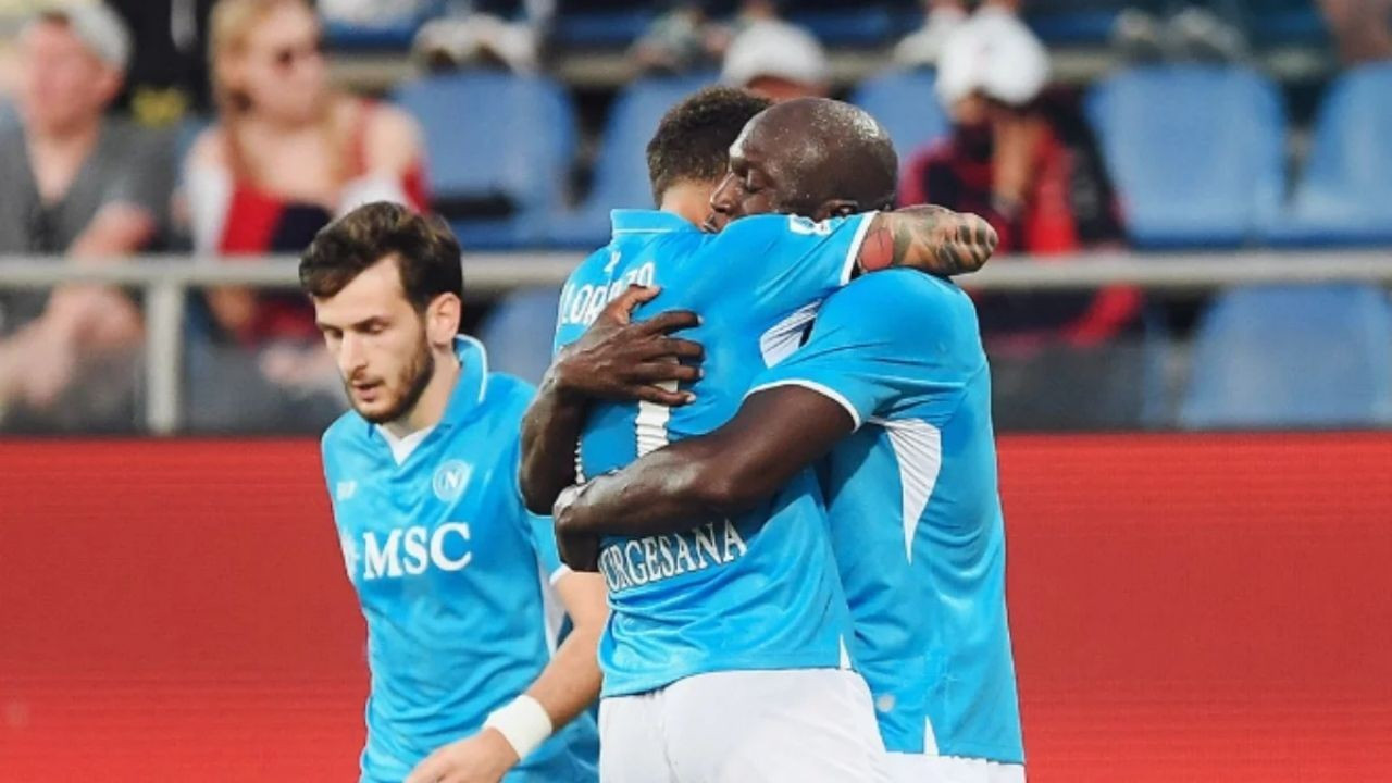 Napoli, Cagliari'yi 4-0 Geçti: Lukaku ve Kvaratskhelia Şov Yaptı