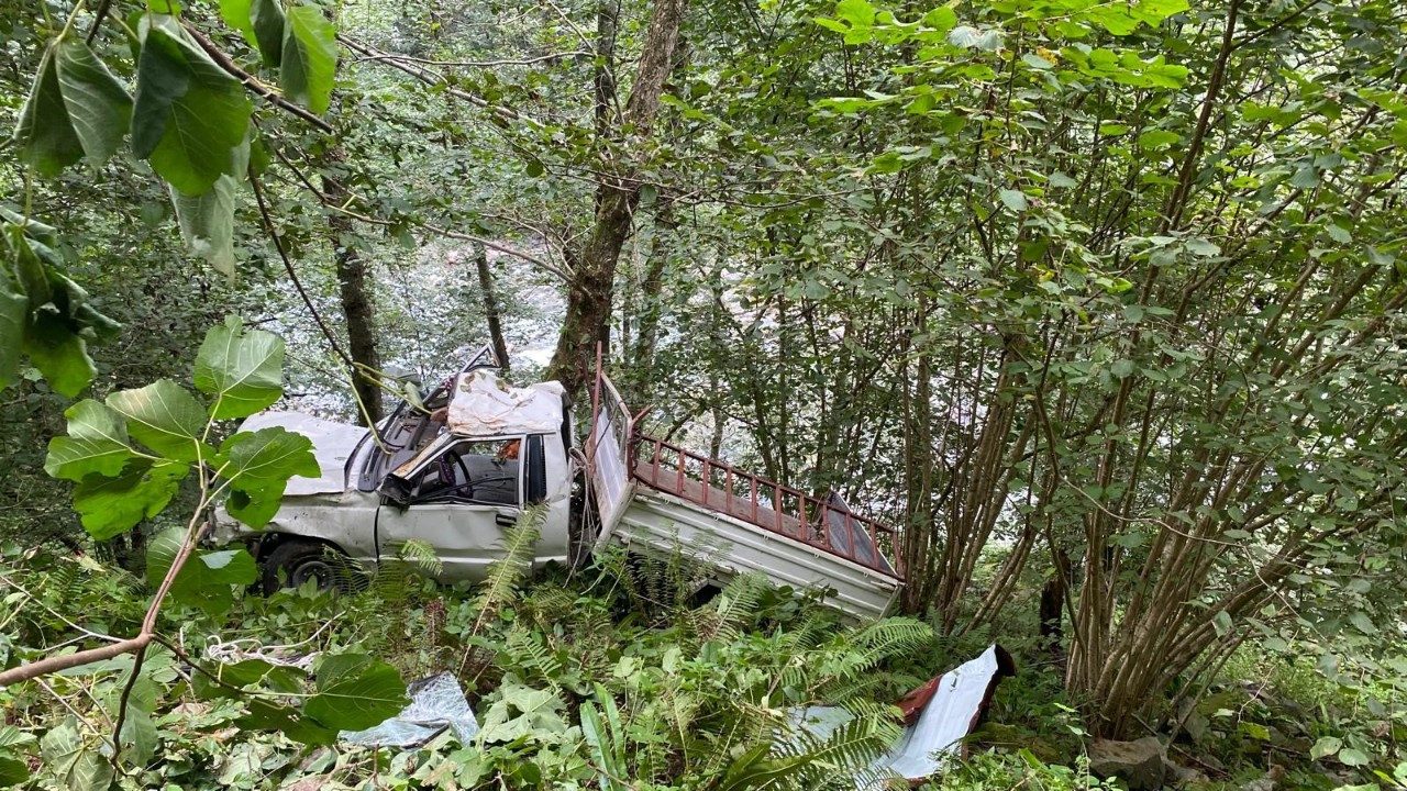 Rize’de kamyonet uçuruma yuvarlandı: 1 ölü