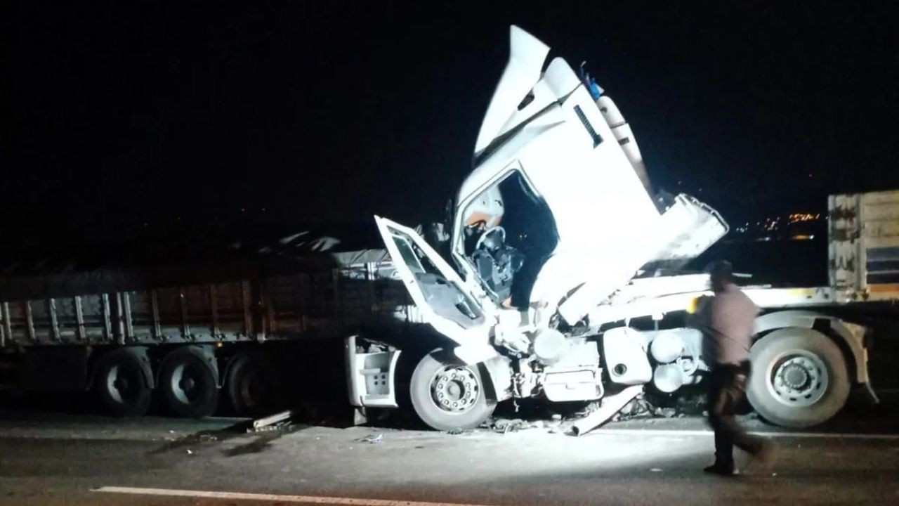 Gaziantep'te Tır Kazasında Sürücü Hayatını Kaybetti