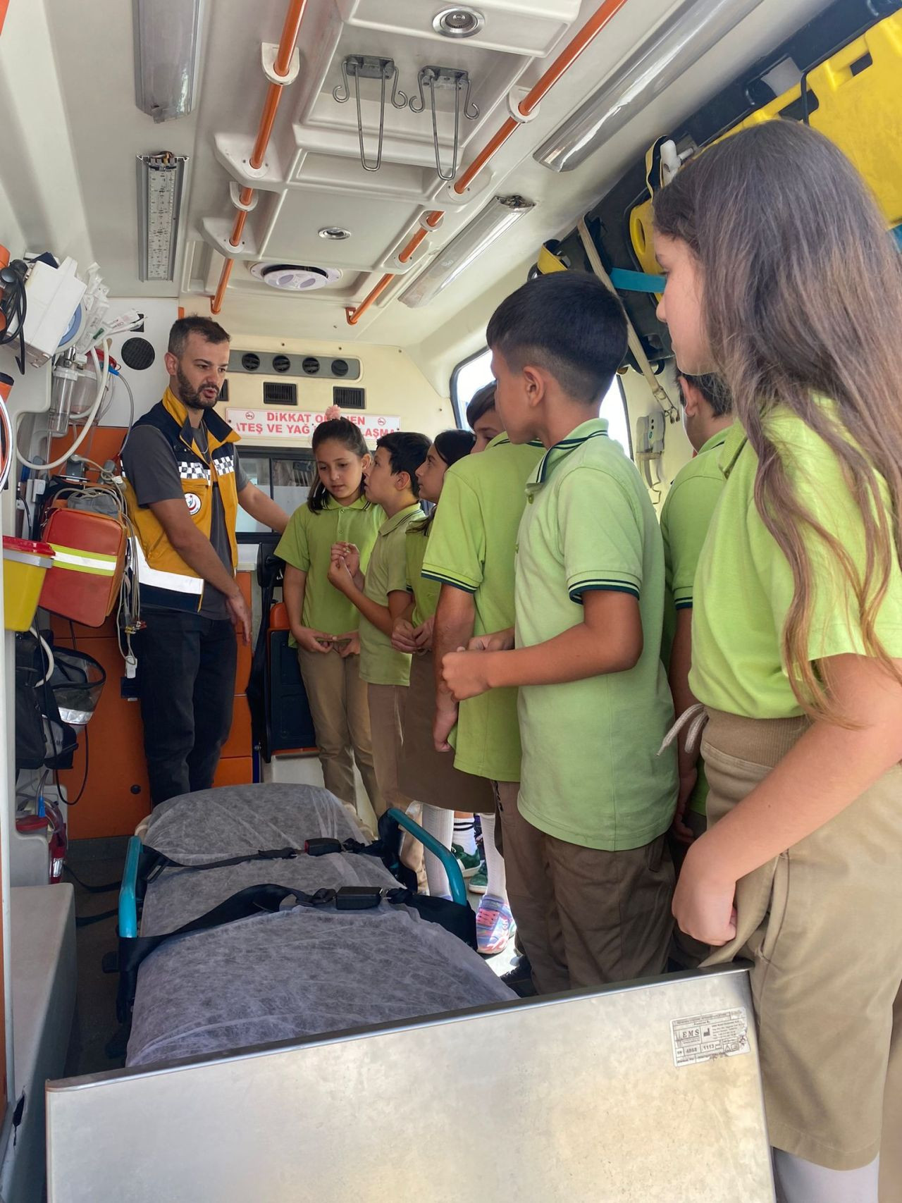 İlk Yardım Günü'nde Öğrenciler Ambulansla Tanıştı: Meraklı Diyaloglar Gülümsetti - Sayfa 8