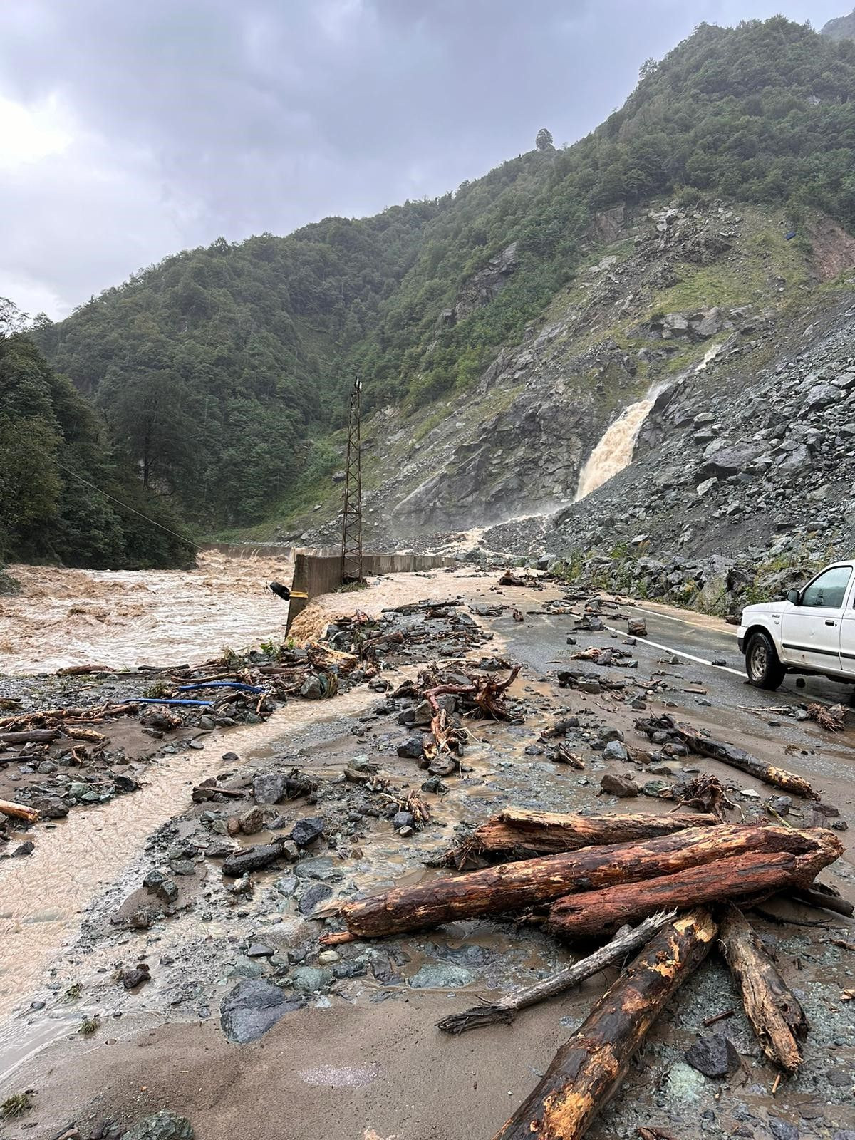 Artvin'de Sağanak Yağış Heyelan ve Taşkınlara Neden Oldu: 32 Köy Yolu Kapandı - Sayfa 3