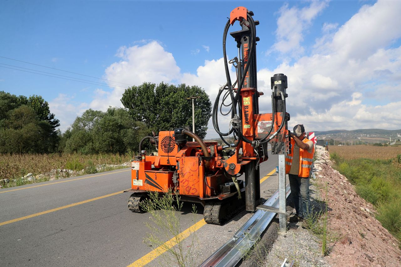 Büyükşehir’den Trafik Güvenliği İçin Çelik Bariyer Önlemi - Sayfa 6