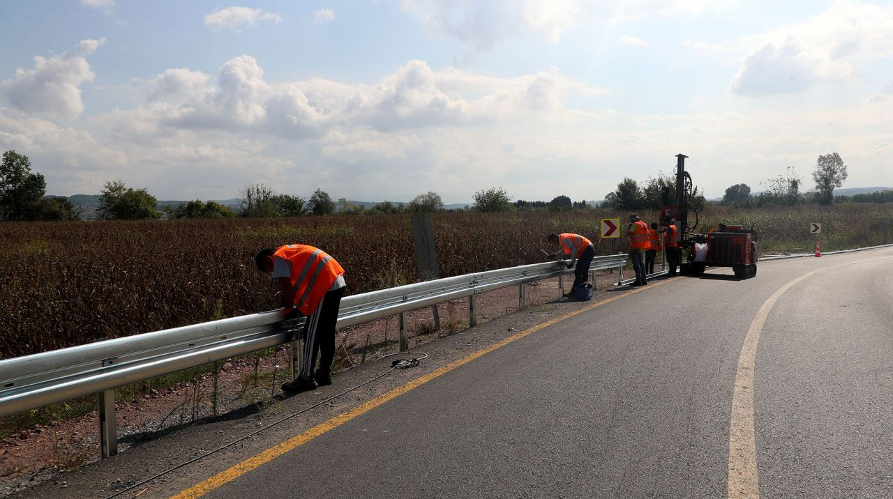 Büyükşehir’den Trafik Güvenliği İçin Çelik Bariyer Önlemi - Sayfa 2