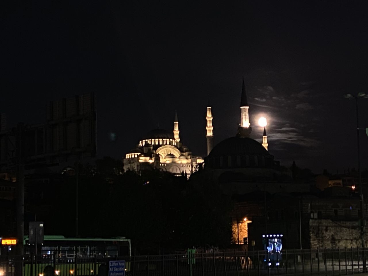 Yılın son ay tutulması "Süper Kanlı Ay Tutulması" bu gece yaşandı - Sayfa 1