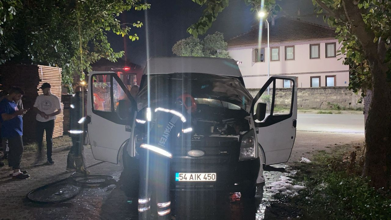 Seyir Halindeki Minibüste Yangın Çıktı: Ekipler Anında Müdahale Etti - Sayfa 3