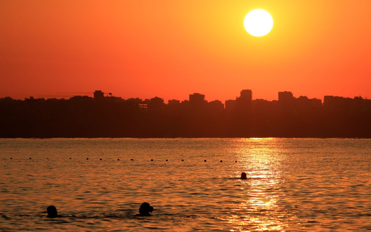 Güneşin doğuşunu denize girerek karşıladılar - Sayfa 4