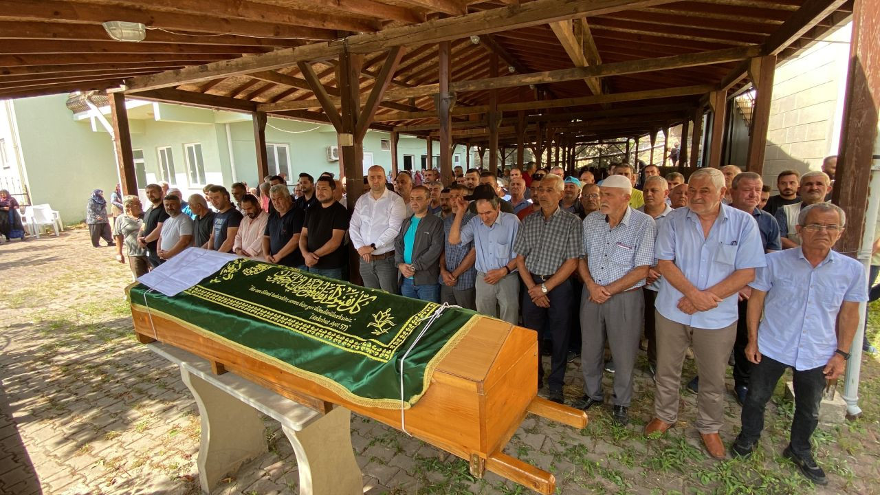 Bıçaklanmış halde evde ölü bulunmuştu, son yolculuğuna uğurlandı - Sayfa 3