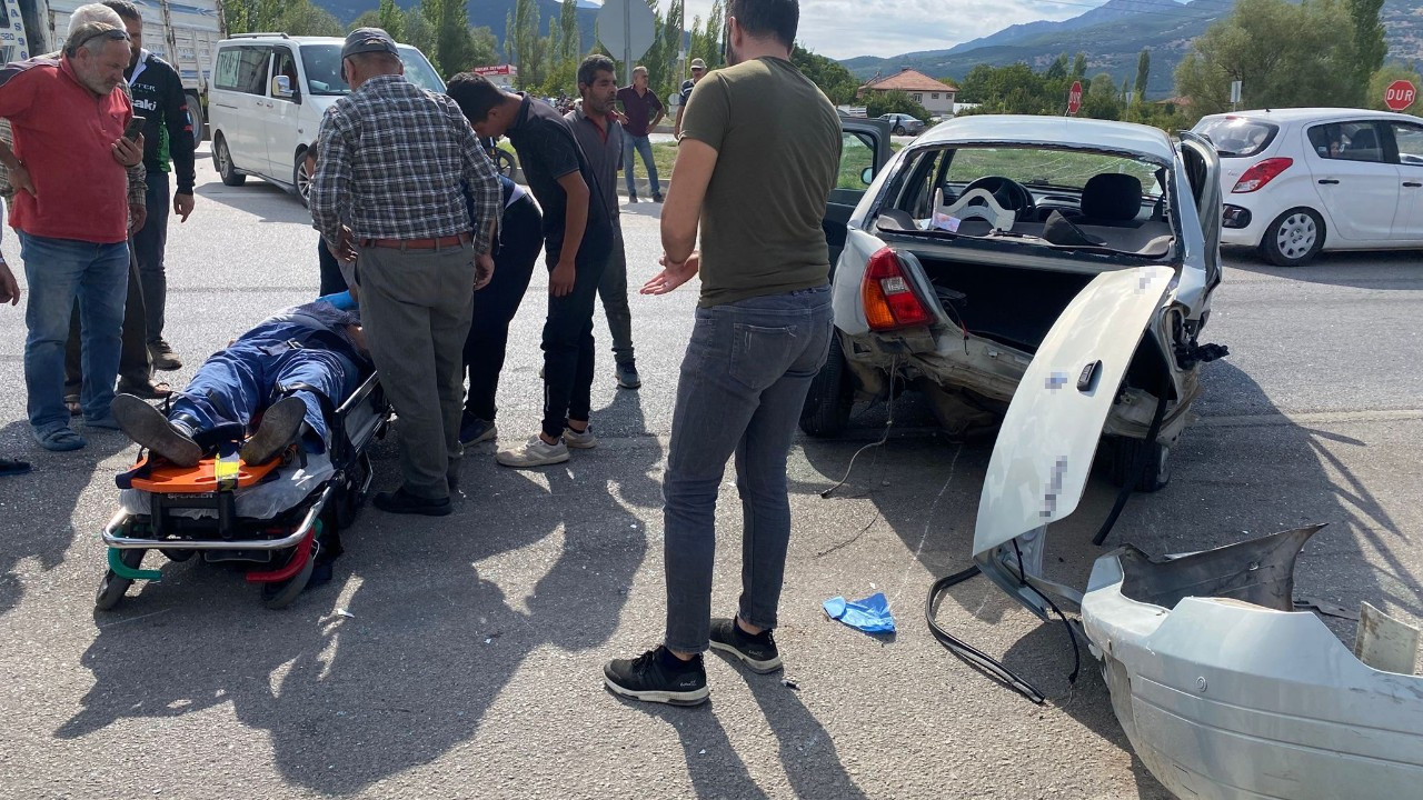 Burdur-Antalya Karayolunda Feci Kaza: 4 Kişi Yaralandı