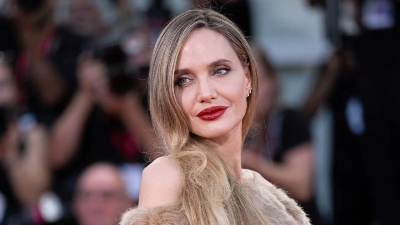 Angelina Jolie, Oğlu İçin Plastik Cerrah Arayışında