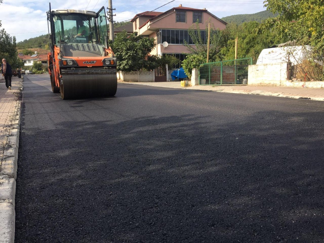 Büyükşehir Taraklı'da Ankara Caddesi'ni 4 Bin Ton Asfaltla Yeniliyor - Sayfa 1