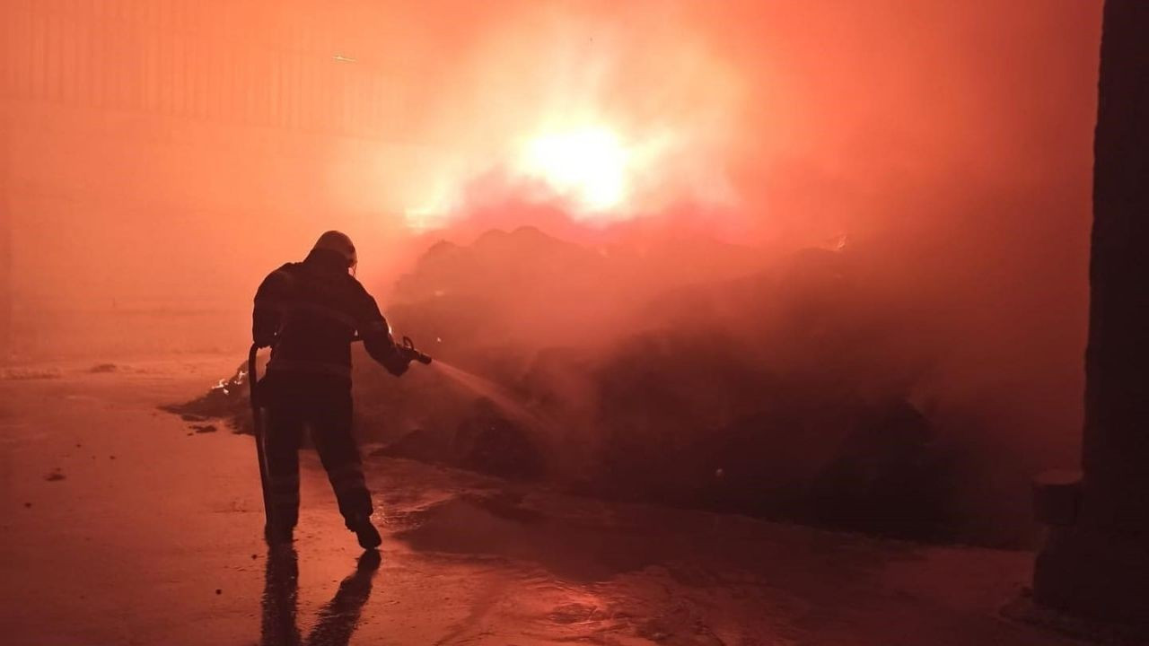 Hatay'da pamuk fabrikasında yangın