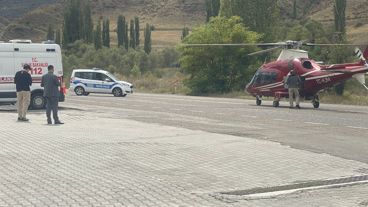 Ambulans helikopter kalp krizi geçiren hasta için Erzurum-Artvin kara yoluna indi