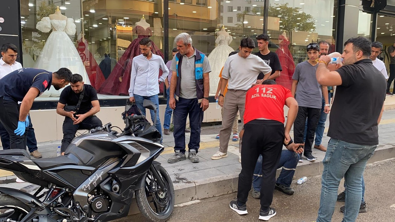 Adıyaman'da Otomobil ile İki Motosiklet Çarpıştı: 2 Yaralı
