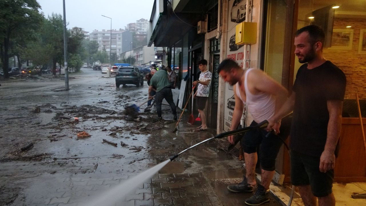 Giresun'da Şiddetli Yağmur Hayatı Felç Etti - Sayfa 6