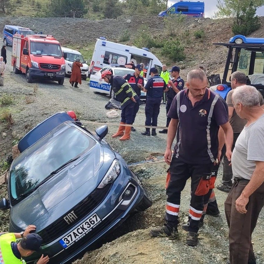 Otomobil Yol Kenarında Asılı Kaldı, Çift Ölümden Döndü - Sayfa 2