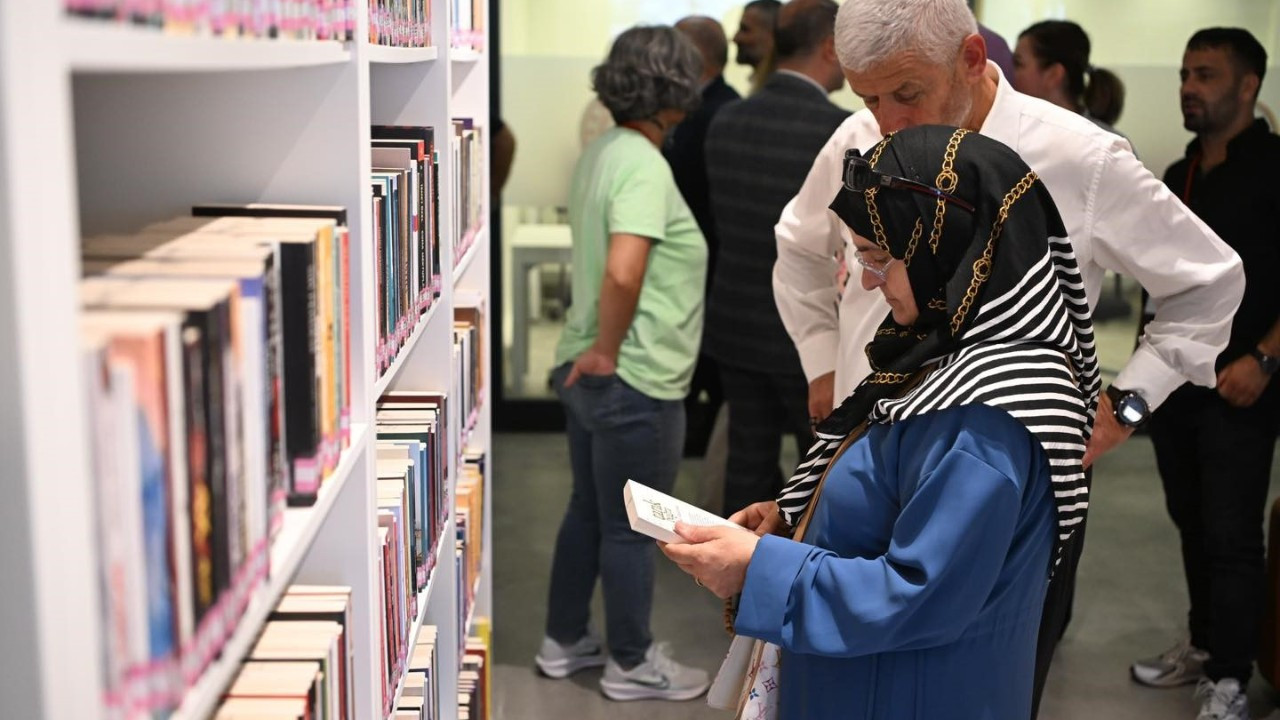 Kartepe Kütüphanesi Kapılarını Açtı: 17 Bin Kitapla Hizmete Girdi