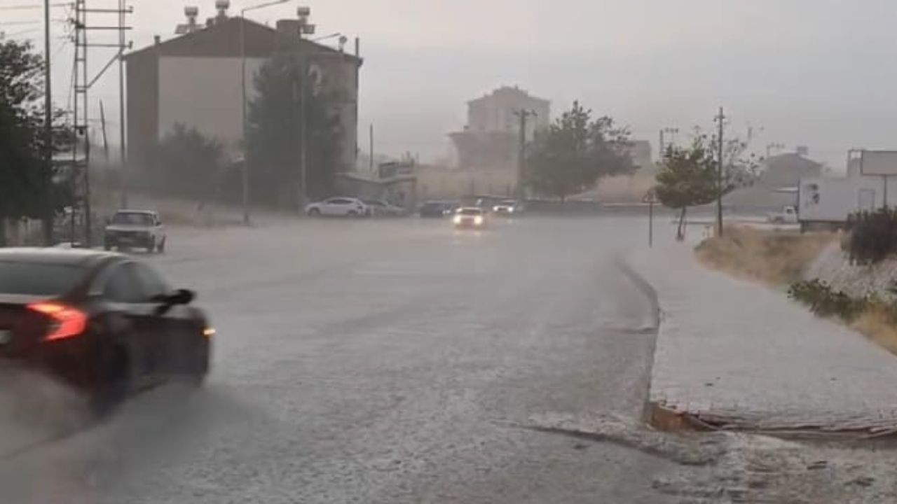 Malatya'da Sağanak Yağış Hayatı Olumsuz Etkiledi