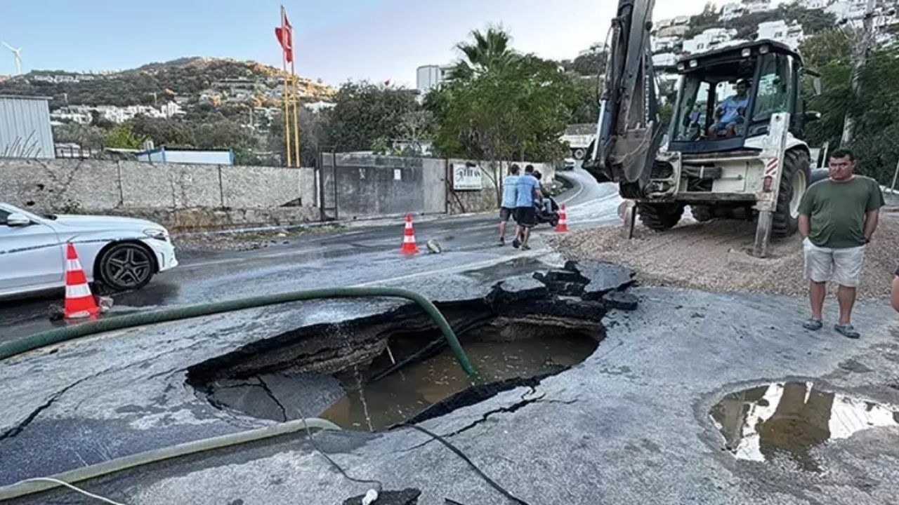 Bodrum’da Isale Hattı Patladı, Marketi Su Bastı!