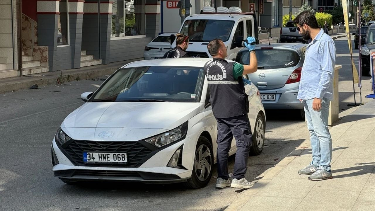 İzmir'de Borç Kavgası Kanlı Bitti: 1 Kişi Hayatını Kaybetti