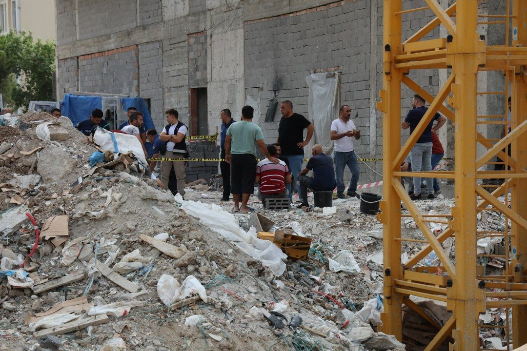 Kule vinçteki demir kova işçilerin üzerine düştü: 2 ölü - Sayfa 7