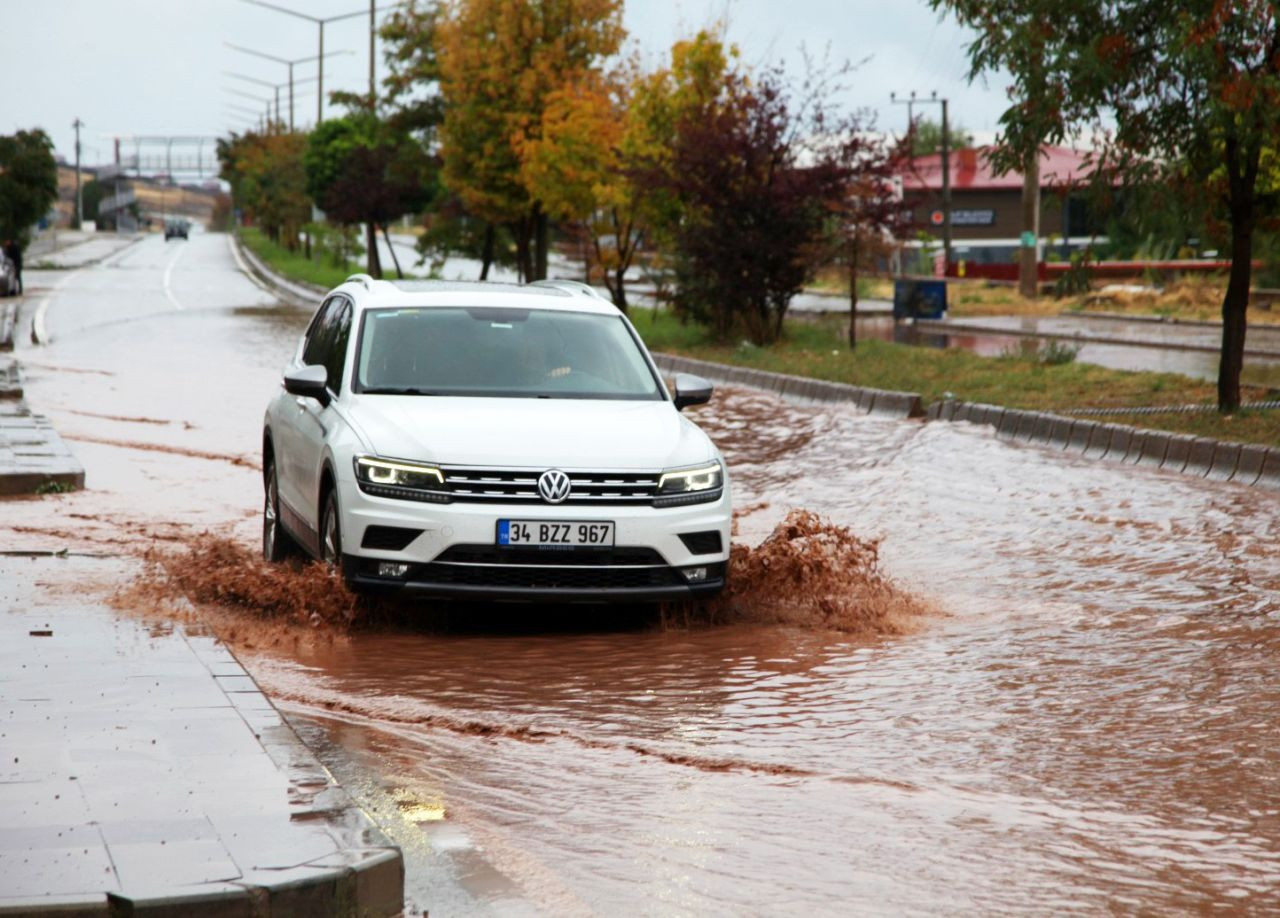 Bitlis'te şiddetli yağış sel ve taşkınlara neden oldu - Sayfa 7