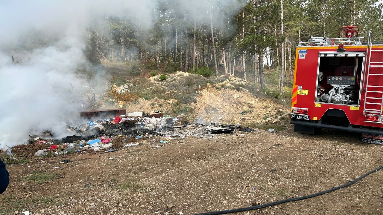 Bolu'da çöp yangını ormana sıçramadan söndürüldü