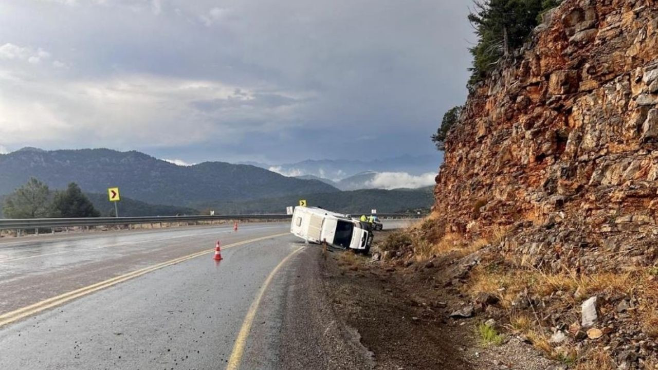 Akseki'de Yağışa Bağlı Trafik Kazası: 1 Yaralı